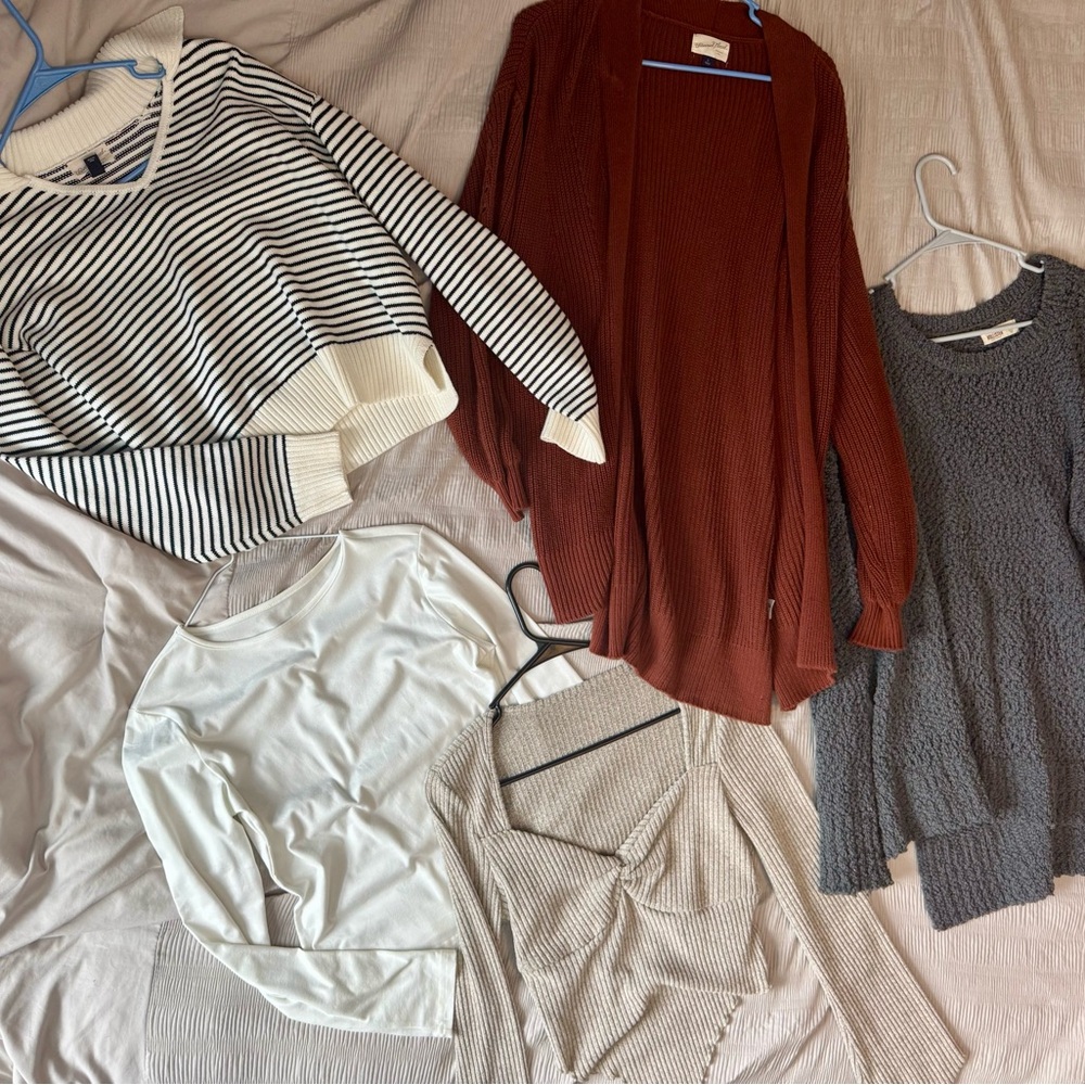 Small Medium Women’s Top Sweater Bundle
